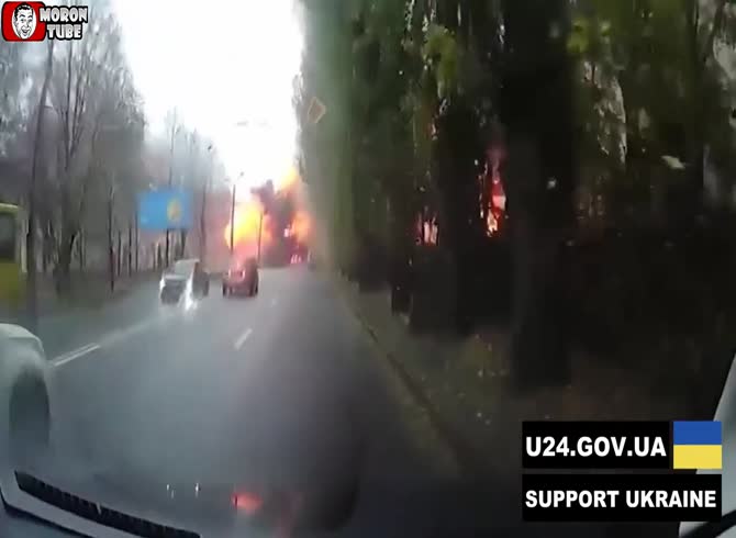 Video :A fake missile lands on a Ukrainian road